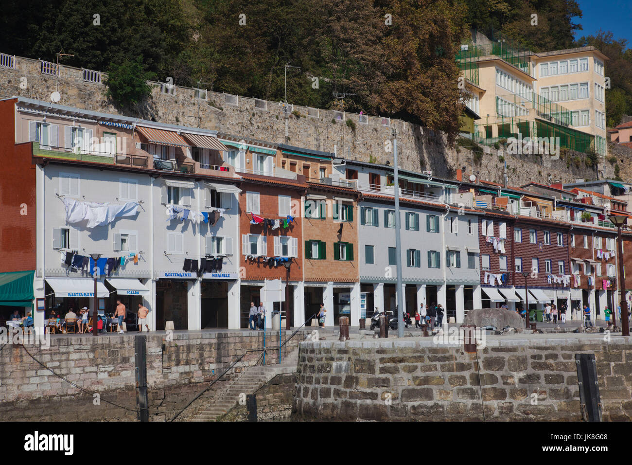 España, el País Vasco, de la provincia de Guipúzcoa, San Sebastián, Old Town Waterfront Foto de stock