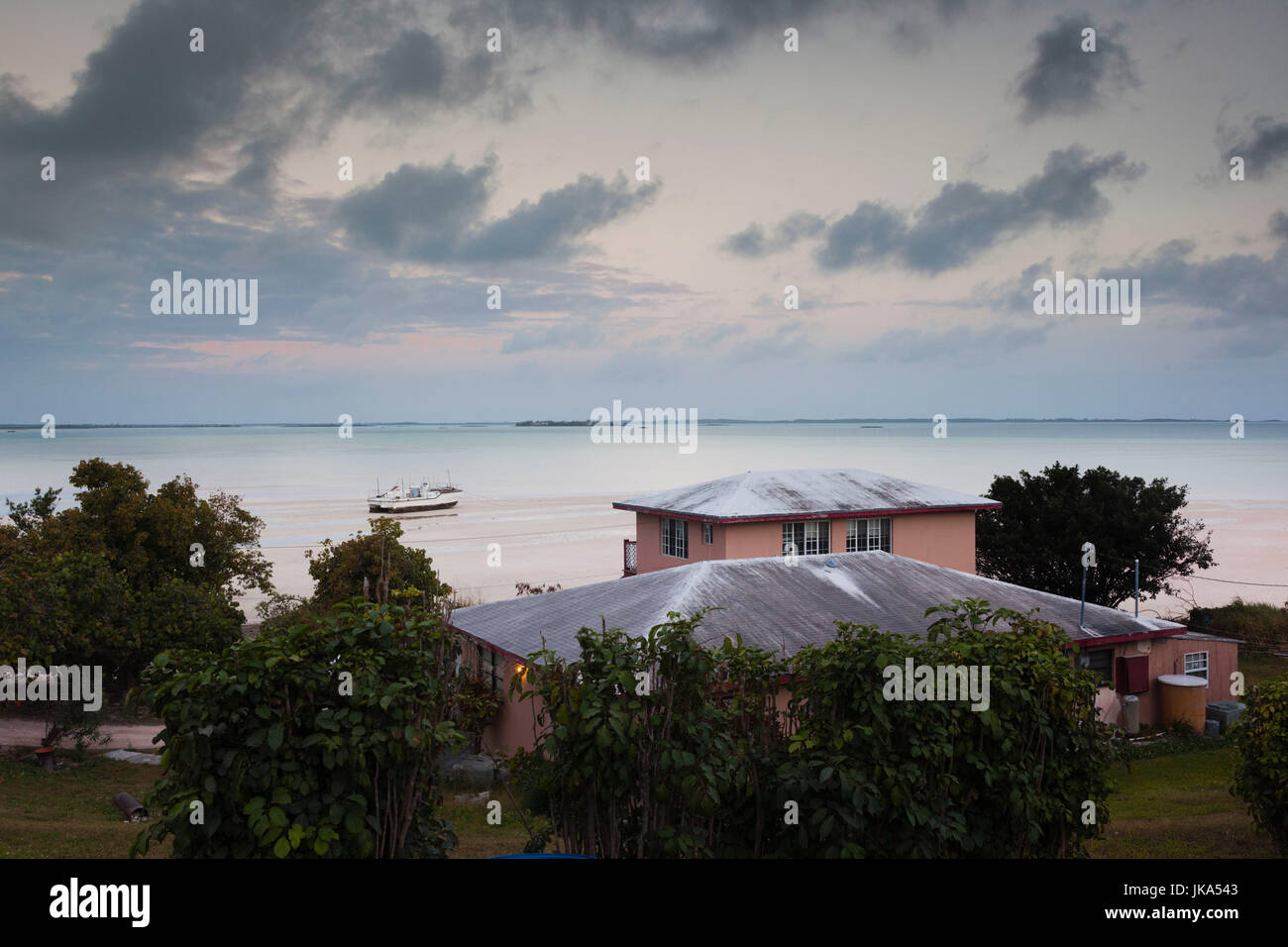 Bahamas, Eleuthera Island, Harbor Island, Dunmore Town, vista elevada de cisterna Bay Foto de stock