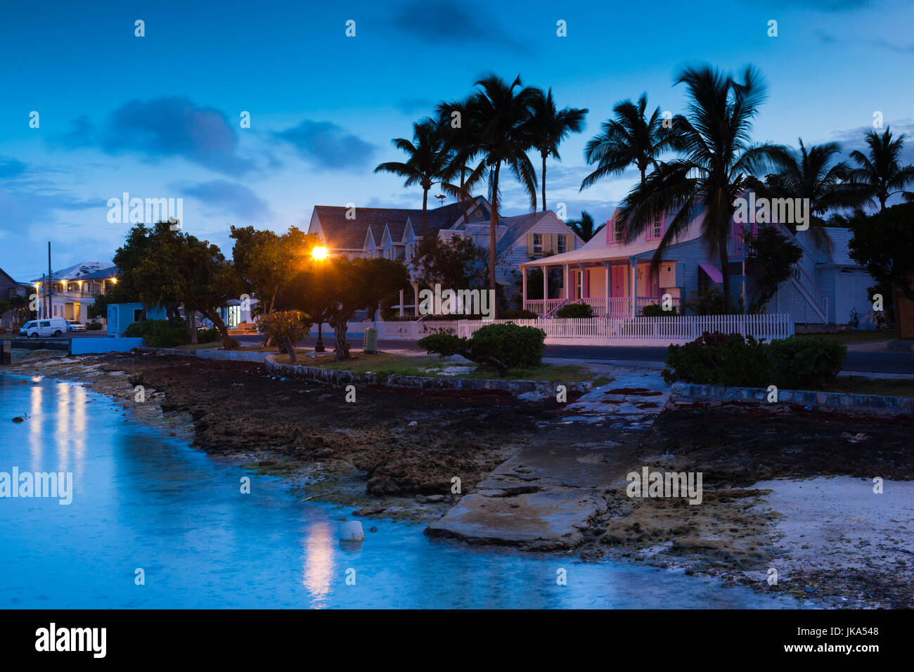 Bahamas, Eleuthera Island, Harbor Island, Dunmore Town, Calle de la Bahía, alba Foto de stock