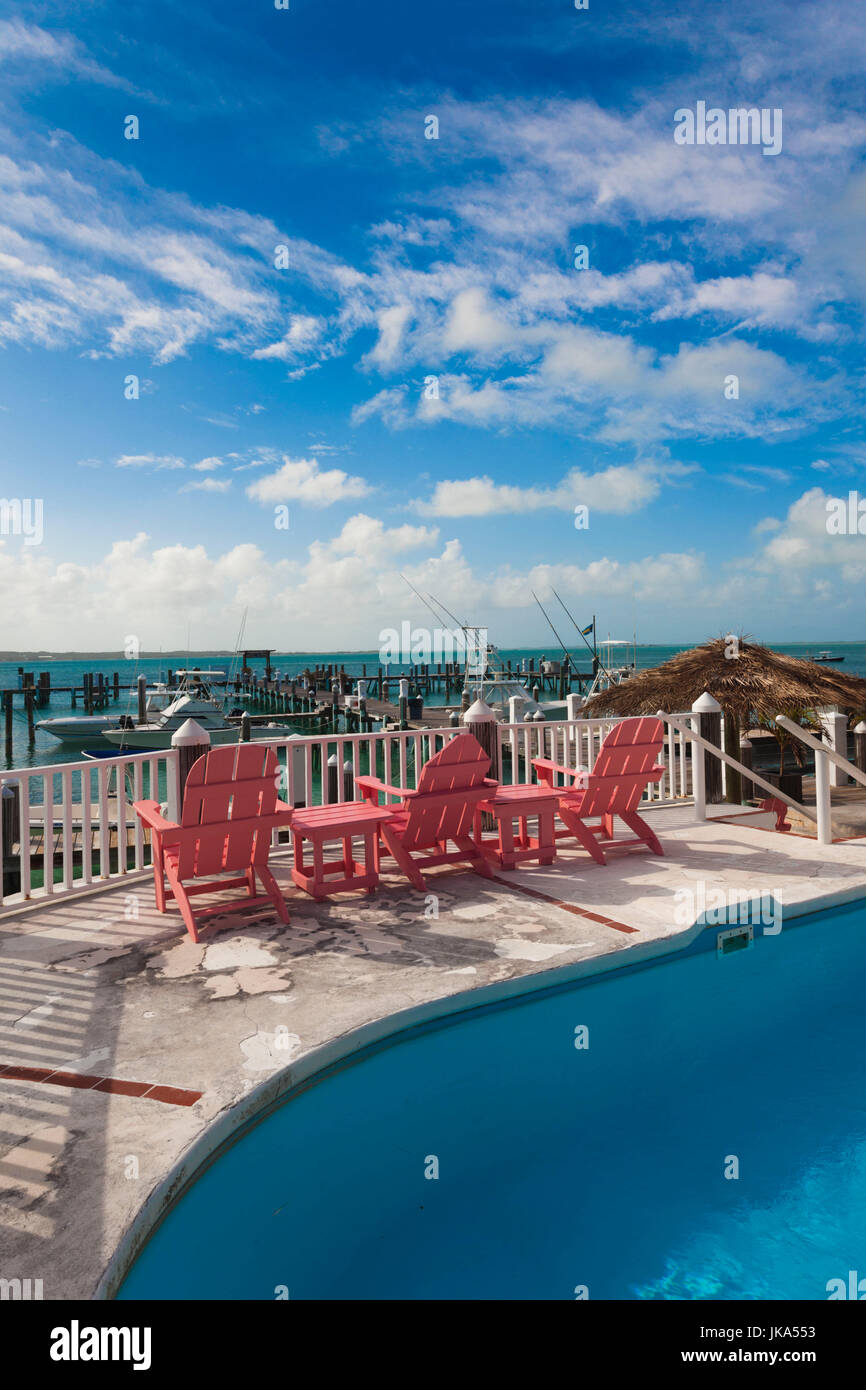 Bahamas, Eleuthera Island, Harbor Island, Dunmore Town, con vistas a la piscina a lo largo de marina Foto de stock