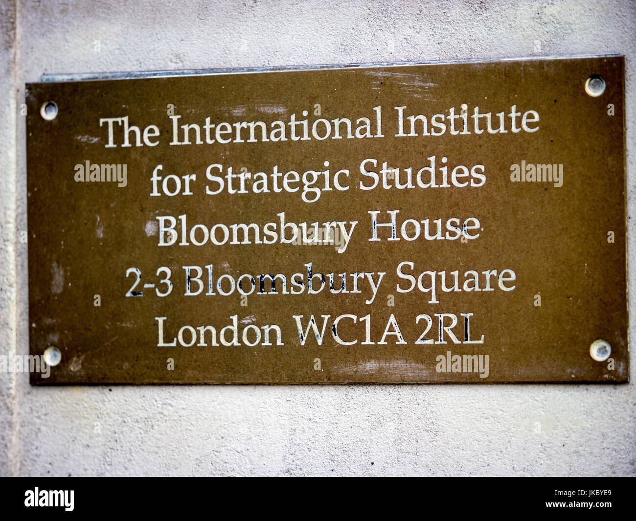 El IIEE del International Institute for Strategic Studies - firmar fuera de las oficinas del IIEE en Bloomsbury Square, Londres, Reino Unido. Foto de stock