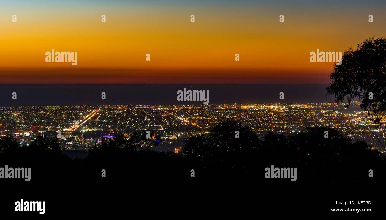 Vistas de Adelaide y Port Adelaide desde Mount Lofty, South Australia Foto de stock