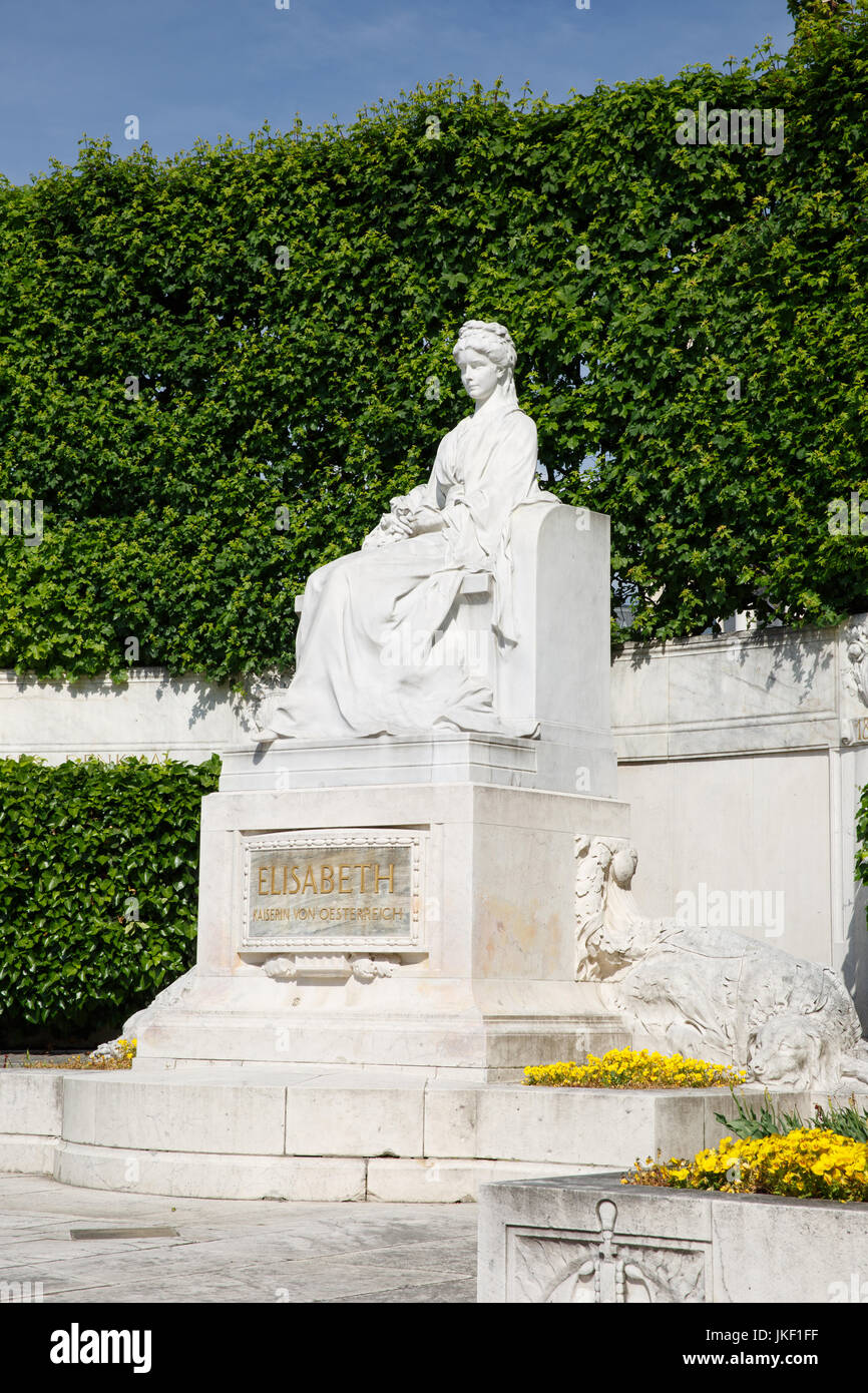 Estatua de la emperatriz Isabel en el Volksgarten circa. Viena, Austria Foto de stock
