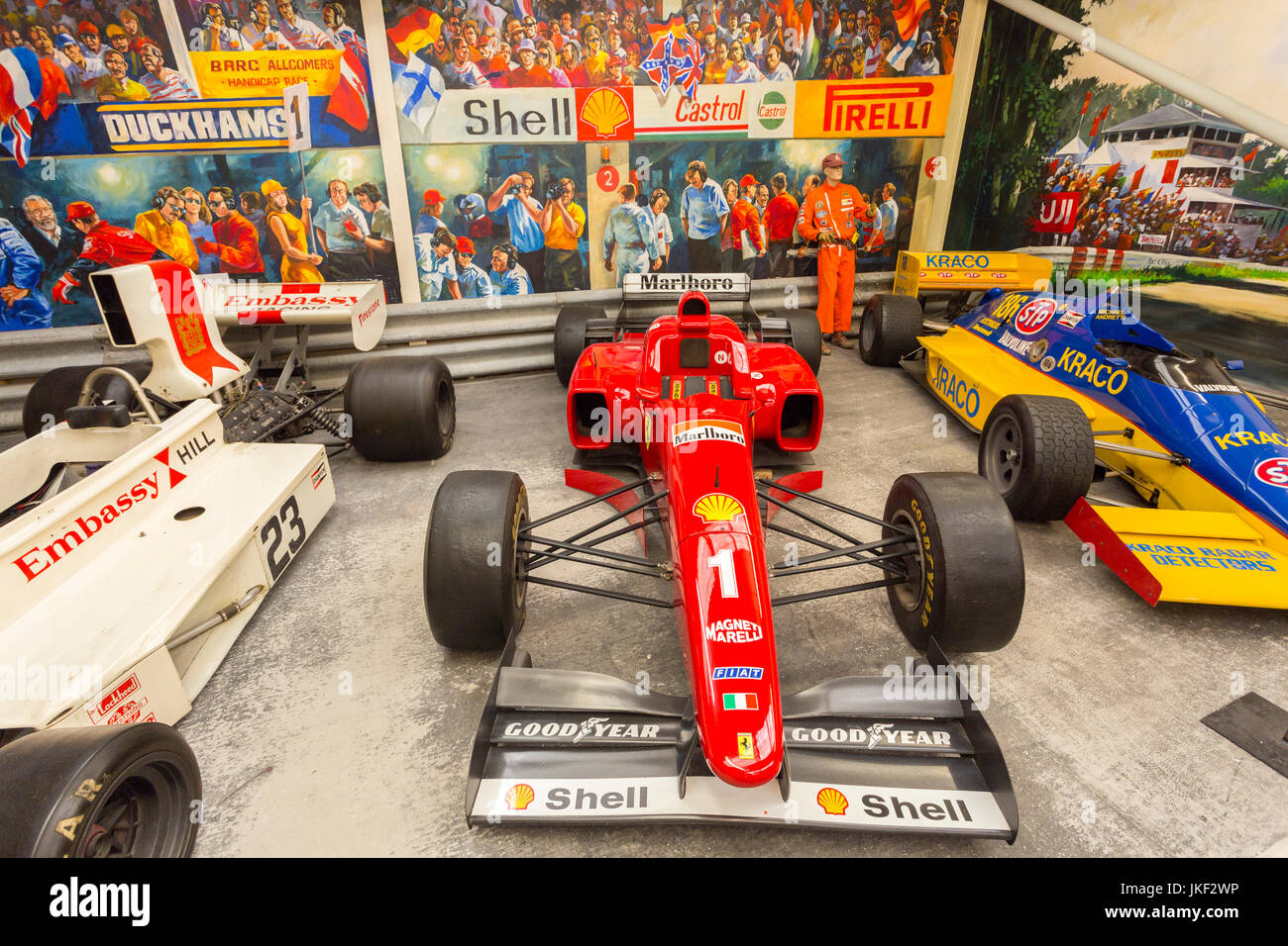 Una selección de coches de carreras de Fórmula 1 en el Hall del Deporte del Motor Haynes International Motor Museum, Sparkford, Somerset, Inglaterra, Reino Unido. Foto de stock