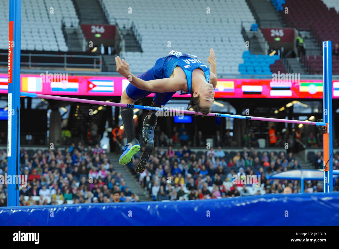 Londres, Reino Unido. El 22 de julio, 2017. Sam Crewe (ESTADOS UNIDOS) intenta despejar la barra como él salta en el salto de altura hombres T42 Final en el Mundial de Atletismo de Pará en el estadio de Londres, Queen Elizabeth Olympic Park. Crewe ganó la medalla de oro en el concurso con un salto a una altura de 1,86m un nuevo récord del campeonato. Crewe también ostenta el récord mundial para el evento que en la actualidad asciende a 1.955m. Crédito: Michael Preston/Alamy Live News Foto de stock