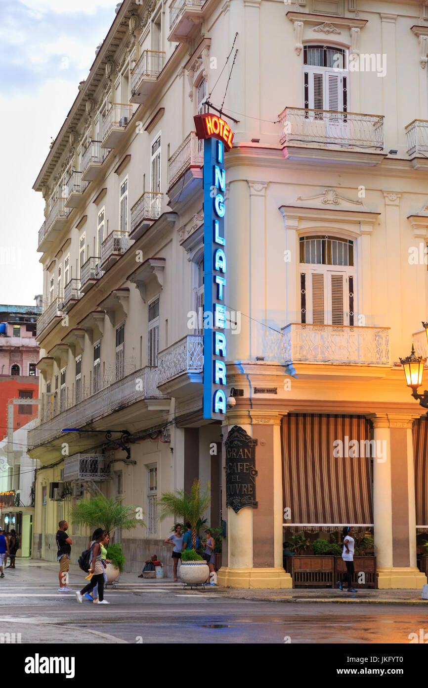 Exterior del Hotel Inglaterra, un edificio histórico restaurado en el casco antiguo de La Habana, Cuba Foto de stock