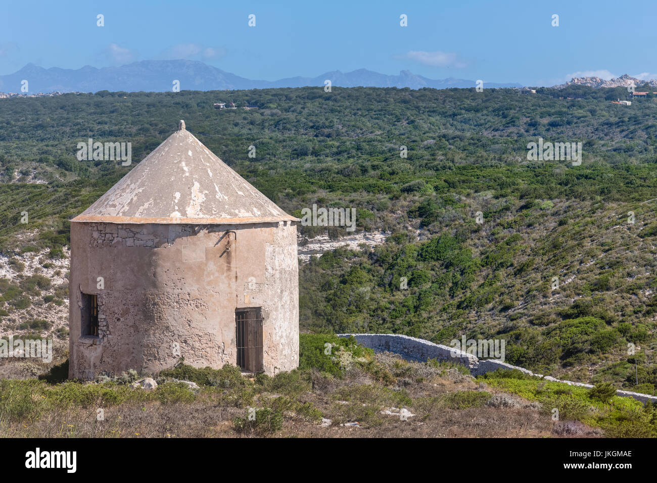 Antiguo molino, Ville Haute, Bonifacio, Córcega, Francia Foto de stock