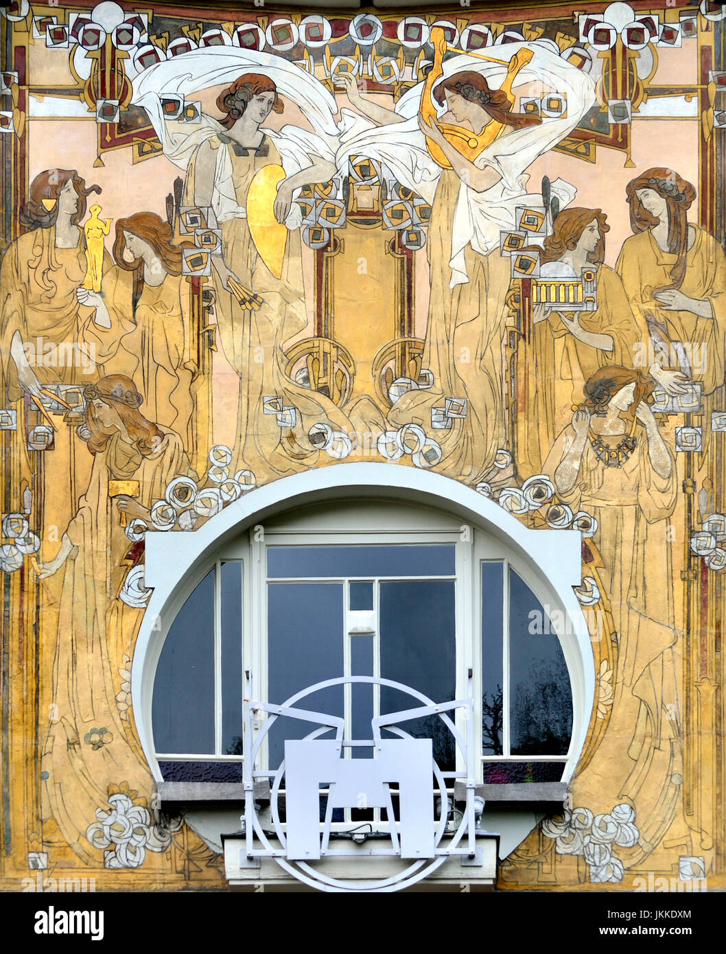 Bruselas, Bélgica. Maison Cauchie / Casa Cauchie / Cauchiehuis (Paul  Cauchie, 1905: Art Nouveau) en Rue des Francos 5. Esgrafiados alegórica  Fotografía de stock - Alamy