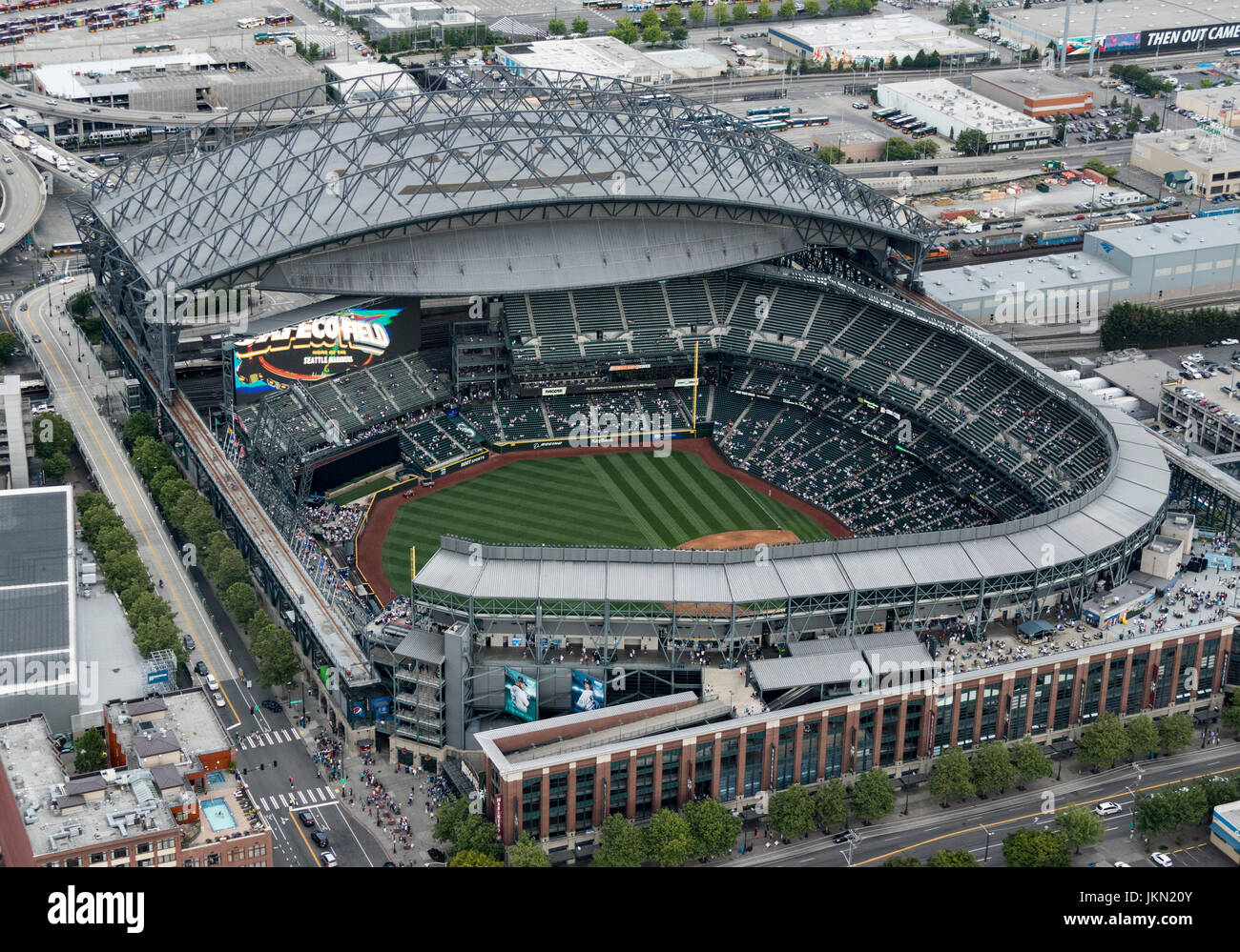 Vista aérea del techo escamoteable Safeco Field, el estadio de béisbol de Seattle, Washington, EE.UU. Foto de stock