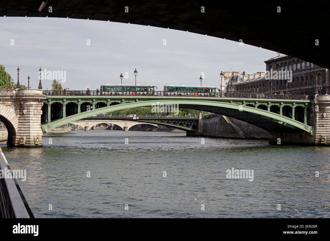 París, Francia, el Pont Notre Dame, sobre el río Sena, la vinculación de la orilla derecha en Quai de Gesvres a Ile de la Cité, al lado del Hôtel-Dieu Foto de stock