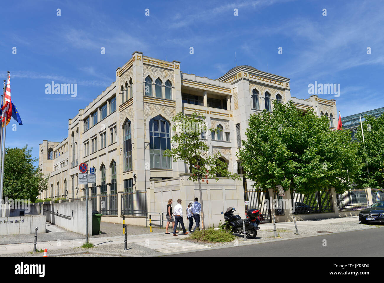 Mensaje De Los Emiratos Arabes Unidos Hiroshimastrasse Zoologico Oriente Berlin Alemania Der Botschaft Vereinigten Arabischen Emirato Tiergarten Mitte Deut Fotografia De Stock Alamy