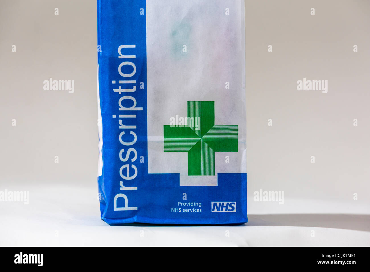 Bolsa de prescripción como el usado por el NHS para sujetar los medicamentos. Foto de stock