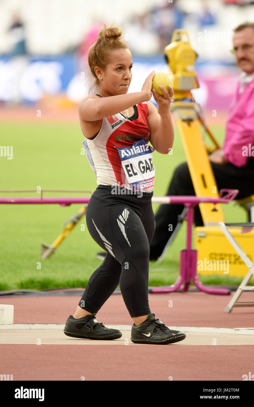 Hayat El Garaa compitiendo en el Mundial de Atletismo de Pará en el estadio de Londres. Las mujeres del tiro poner F41 para atletas de estatura baja Foto de stock