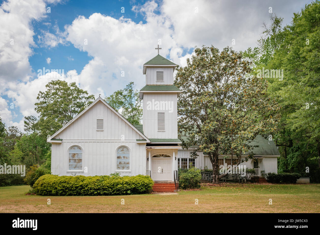 Pequeña comunidad Iglesia Metodista Unida en la zona rural de Alabama, Estados Unidos. Foto de stock