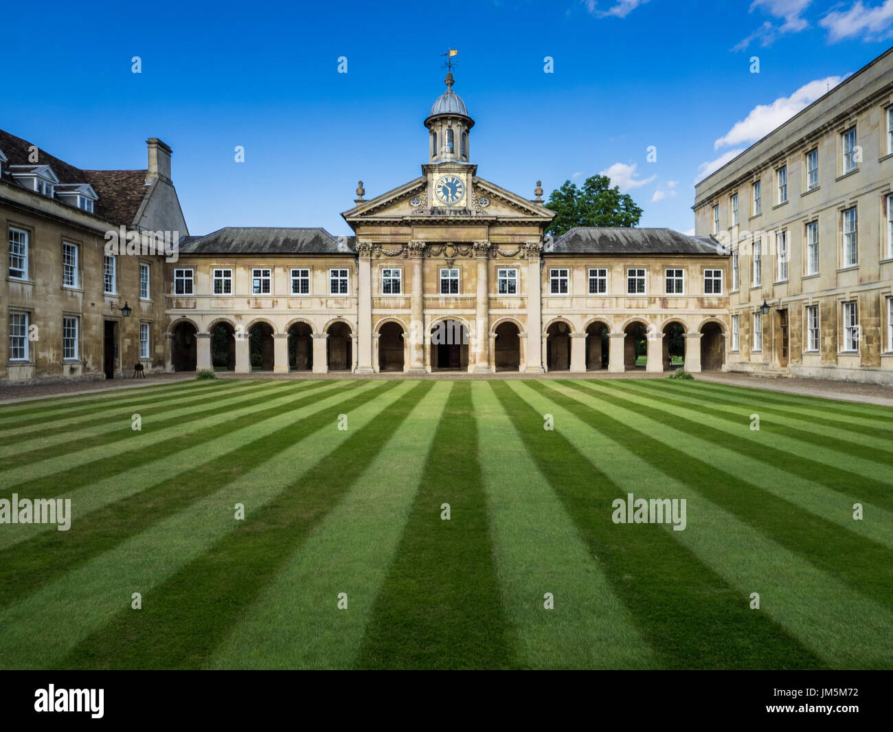 Emmanuel College Cambridge - el Clocktower y Front Court, parte de la Universidad de Cambridge, Reino Unido. Fundada en 1584. Arquitecto Sir Christopher Wren. Foto de stock