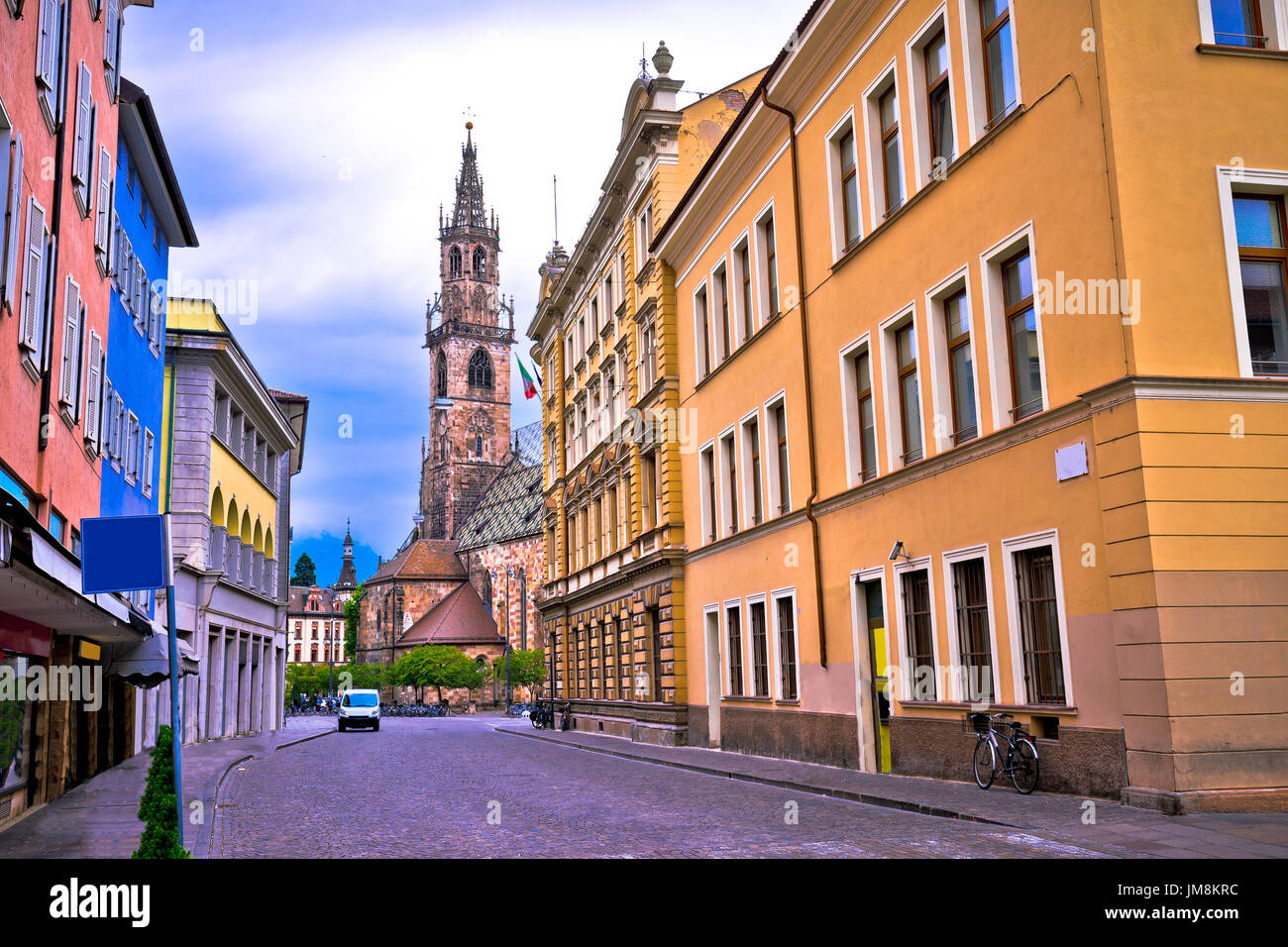 Bolzano street fotografías e imágenes de alta resolución - Alamy
