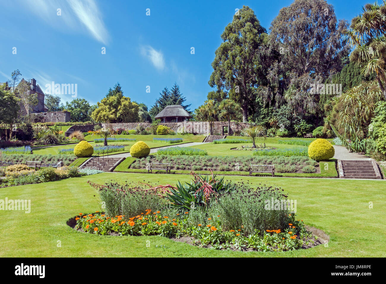 Jardín amurallado en Brodick Castle, Garden y Country Park cerca de Brodick en Arran Argyll & Bute Escocia UK Foto de stock