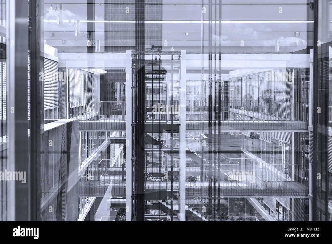 Abstract Window reflexiones en moderno edificio de oficinas. Foto de stock