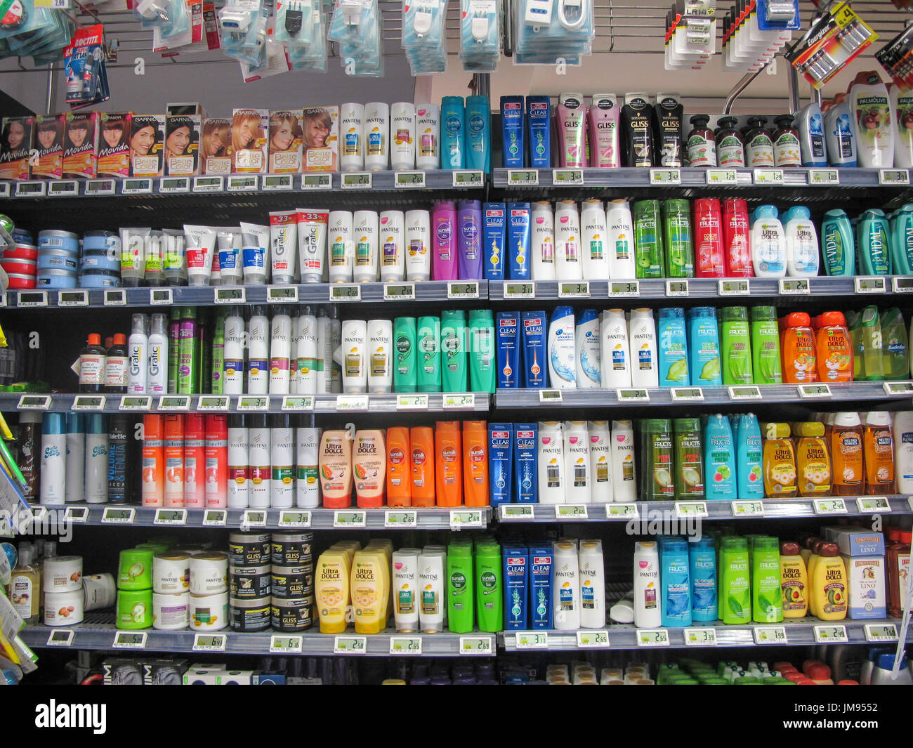 Una visualización de las diferentes marcas de champús y jabones un