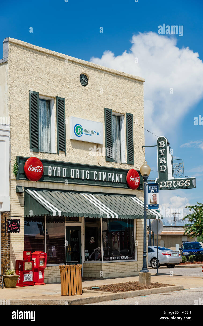 Byrd drug company una pequeña ciudad drug store y farmacia en Troy, Alabama, Estados Unidos. Foto de stock