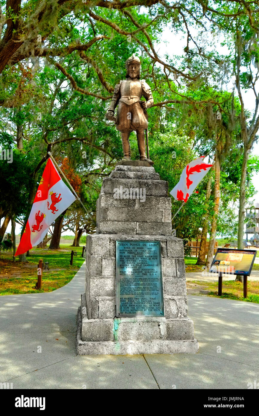 Estatua de Ponce de León en la fuente de la juventud en el histórico