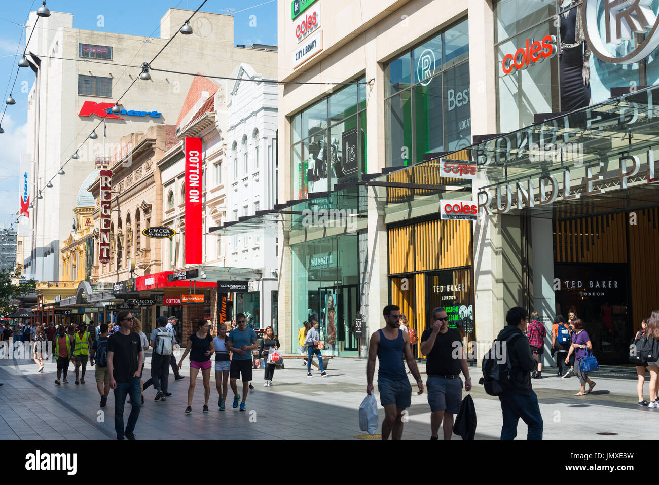 la principal calle de tiendas la calle Rundle Mall, el centro de la ciudad de Adelaida, Australia del Sur Fotografía de stock - Alamy