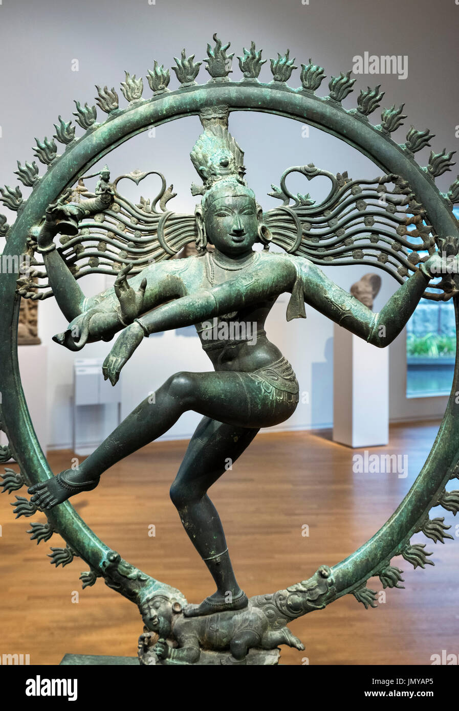 Shiva Nataraja. Figura de bronce de la deidad hindú, Shiva, siglo XII, Tamil Nadu. Foto de stock