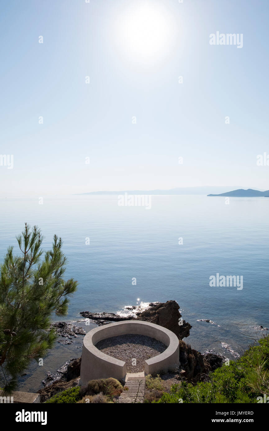 Las tranquilas aguas del mar Egeo. Grecia Foto de stock