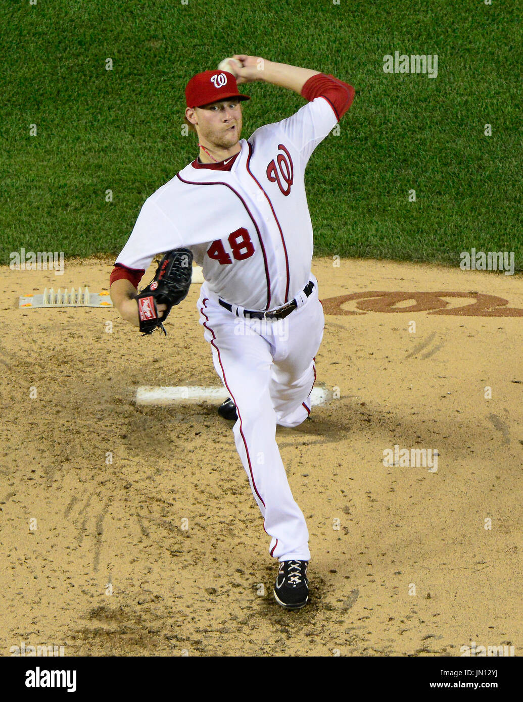 Washington Nationals lanzador Ross Detwiler (48) trabaja en el quinto inning contra los Mets de Nueva York en el Nationals Stadium de Washington, D.C., el viernes, 17 de agosto de 2012..Crédito: Ron Sachs / CNP.(Restricción: Ninguna Nueva York o Nueva Jersey, periódicos o periódicos dentro de un radio de 75 millas de la ciudad de Nueva York) Foto de stock