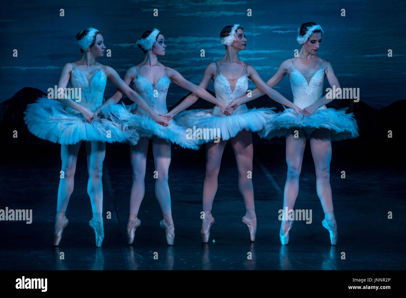 Escena del ballet "Lago wan' del Ballet de Moscú de Coreografía clásica "La Classique" en el escenario en Moscú, Rusia Foto de stock