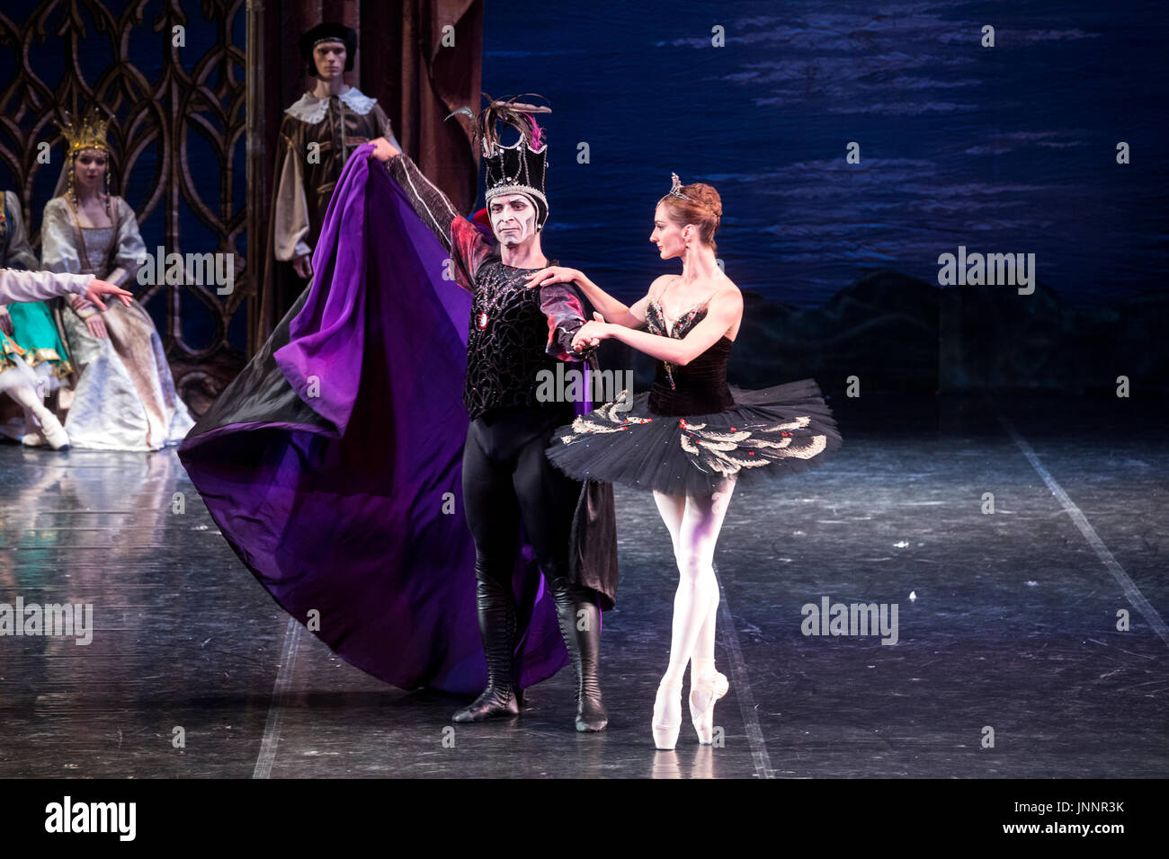Escena del ballet "Lago wan' del Ballet de Moscú de Coreografía clásica "La Classique" en el escenario en Moscú, Rusia Foto de stock
