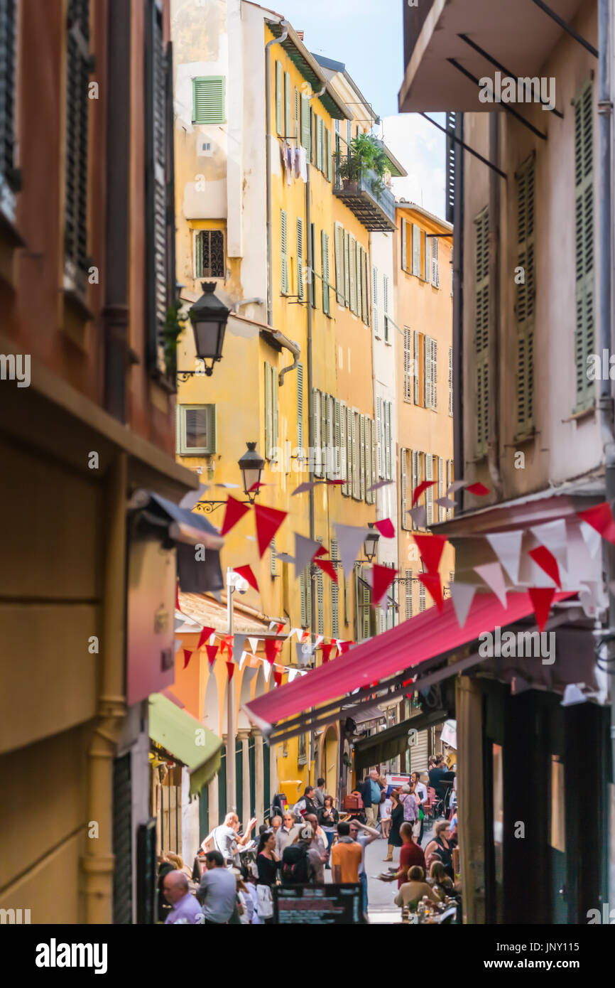 Niza, Departamento Alpes-Maritime, Francia - 10 de octubre, 2015: Carriera dou Gouvernou escena callejera en el casco antiguo de Niza, en la costa mediterránea de los Alpes Marítimos, en el sudeste de Francia. Foto de stock