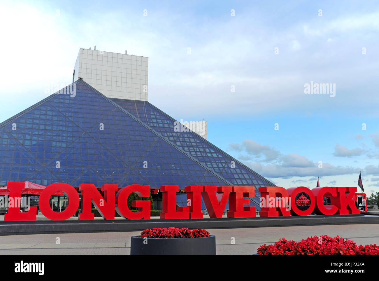 El Rock and Roll Hall of Fame en Cleveland, Ohio, fue diseñado por I.M. Pei convirtiéndose en uno de los principales destinos turísticos en el medio oeste de los Estados Unidos. Foto de stock
