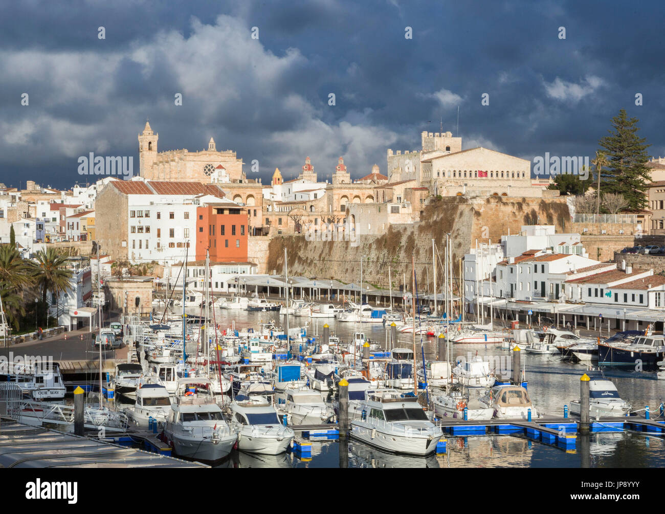 España, Islas Baleares, la isla de Menorca, la ciudad y el puerto de Ciutadella Foto de stock