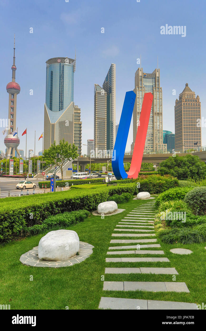 China, Shanghai, ciudad del Distrito de Pudong, el horizonte Oriental Pearl TV Tower Foto de stock