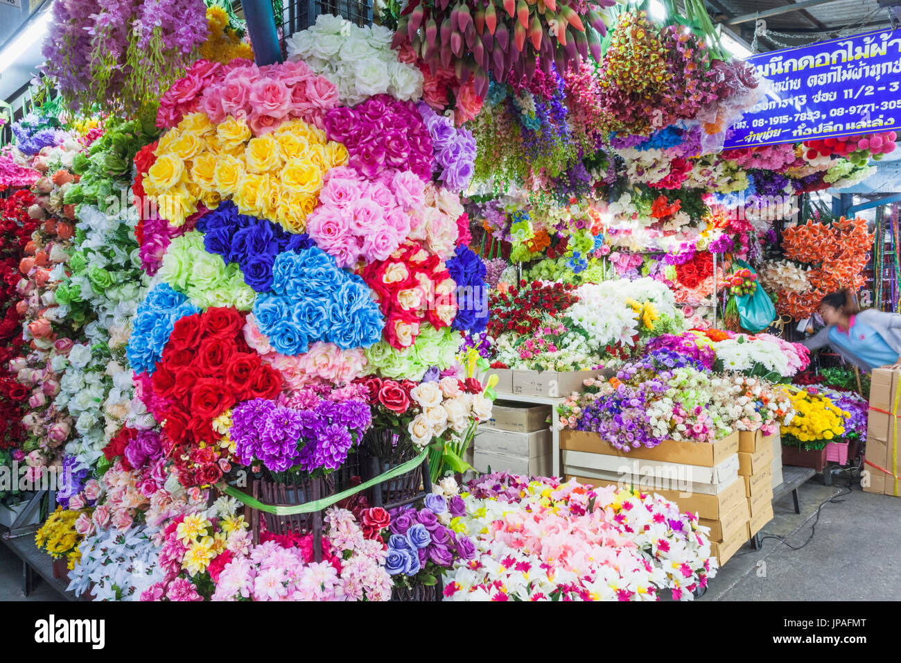 Tienda de exhibición de flores artificiales fotografías e imágenes de alta  resolución - Alamy