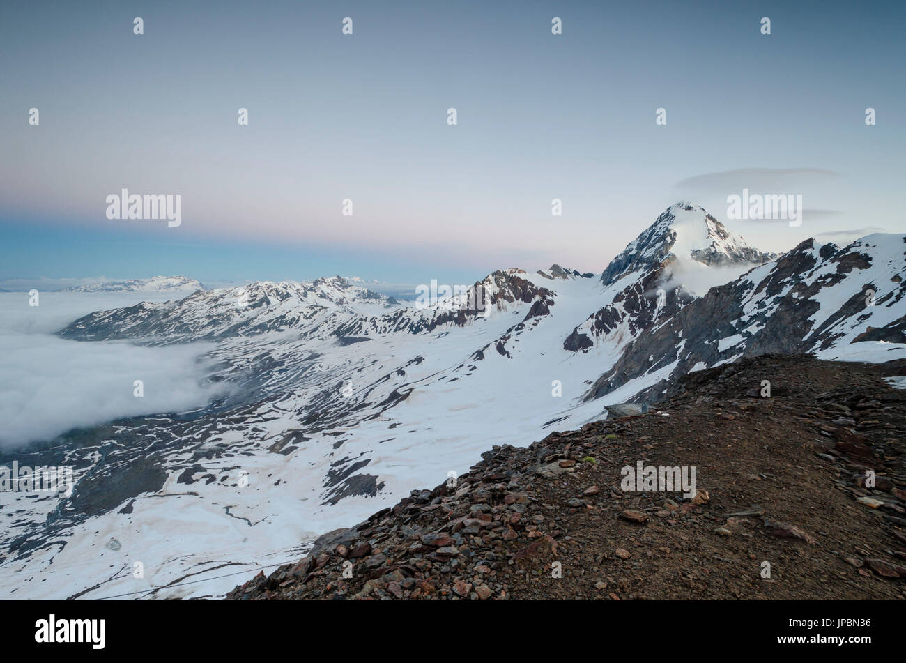 Ver el amanecer y Konigspitze Valfurva (Valtellina, Lombardía, Alpes Italianos) Foto de stock