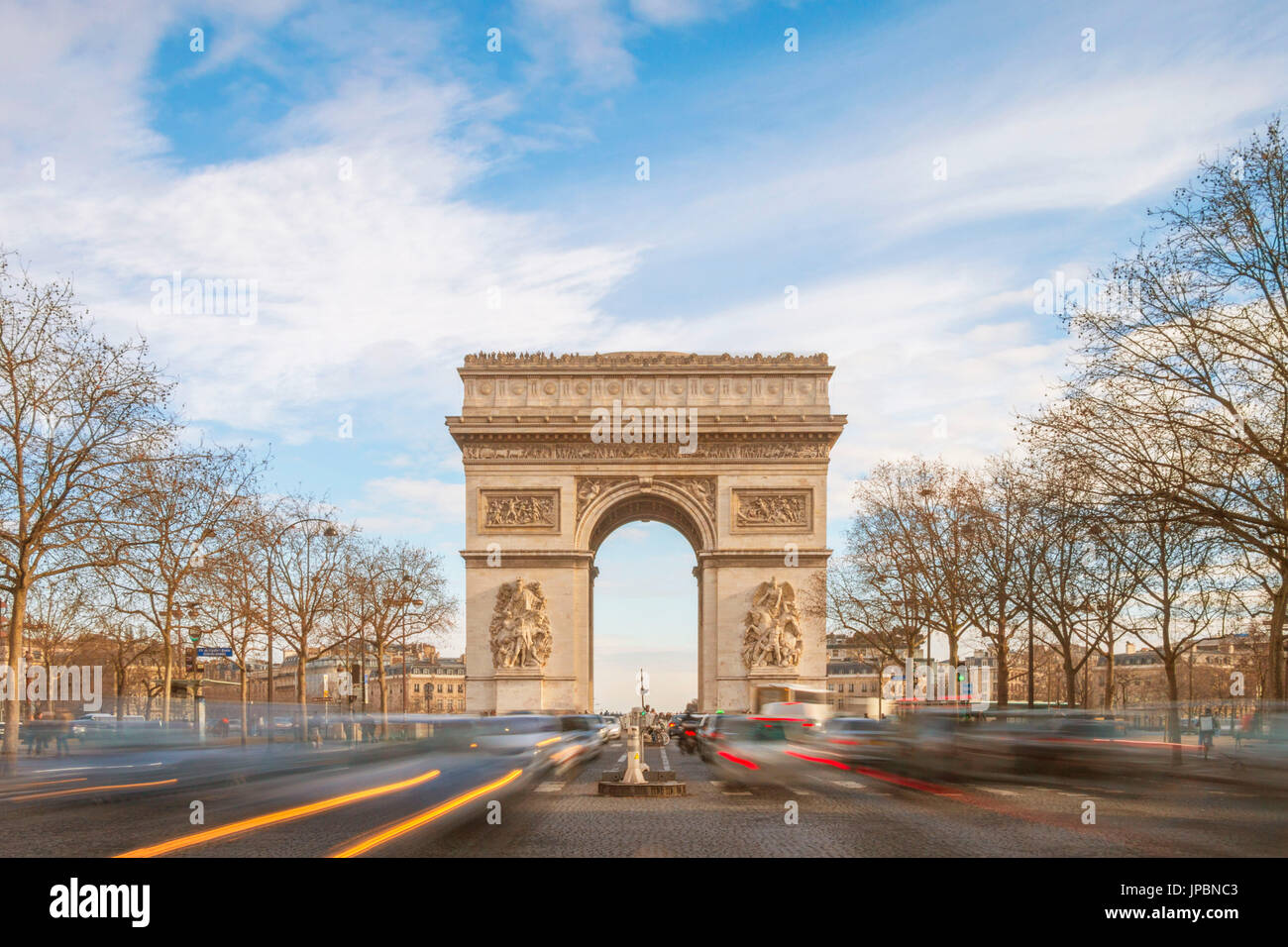 Arc de Triomphe y Champes Elysee Avenue, en la ciudad de París. París, Île-de-France, Francia, Europa Foto de stock