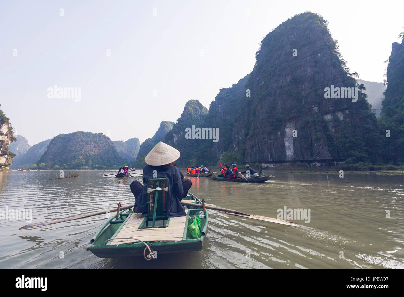 Ninh Binh, Vietnam del Norte. Tam Coc excursión por la ONG Río Dong. Foto de stock