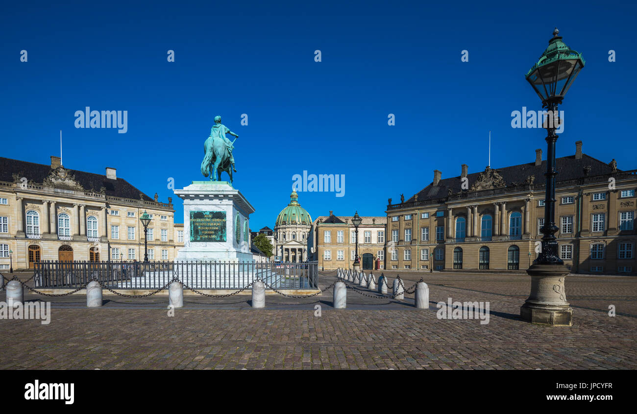 Amalienborg, el hogar de la familia real danesa, Copenhague, Dinamarca Foto de stock