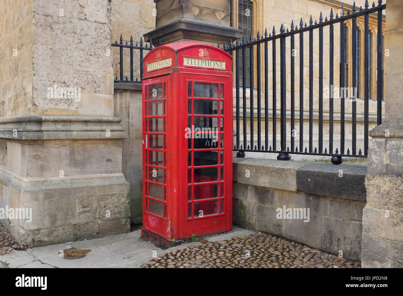Una cabina telefónica en Inglaterra. Foto de stock