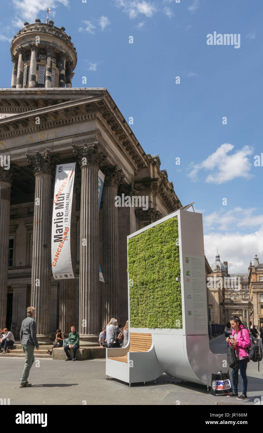 Filtro de aire biológico de árbol de la ciudad, el Royal Exchange Square, Glasgow, Escocia, Reino Unido Foto de stock