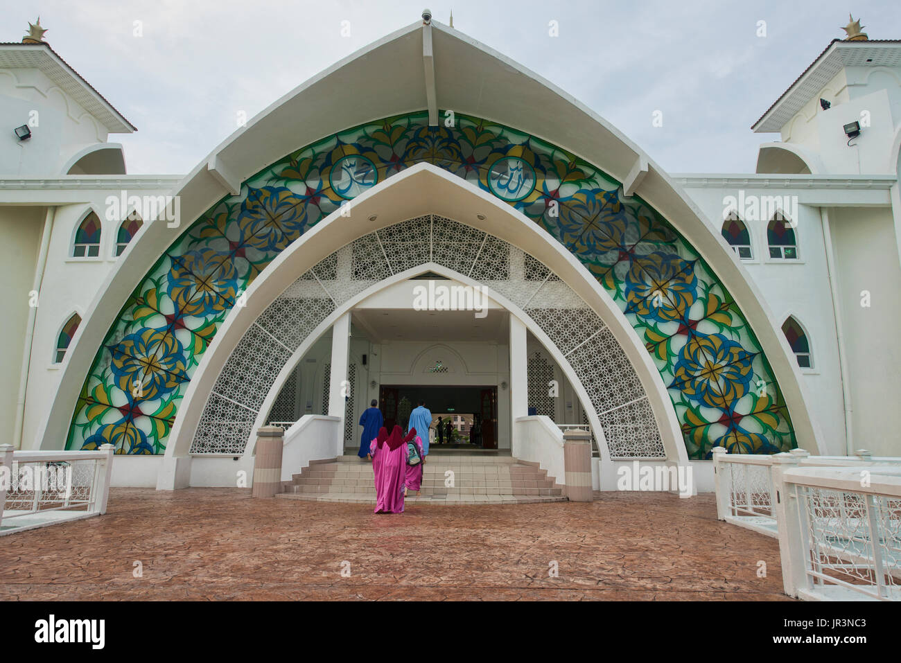 Llamada a la oración, el Estrecho de Malaca (mezquita Masjid Selat Melaka, Malasia, Malacca) Foto de stock