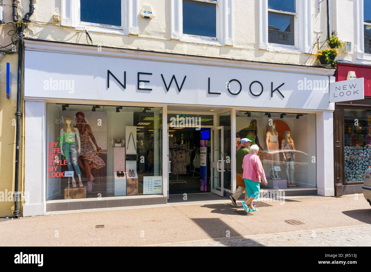 Nuevo look tienda de ropa, Inglaterra, Reino Unido. Foto de stock