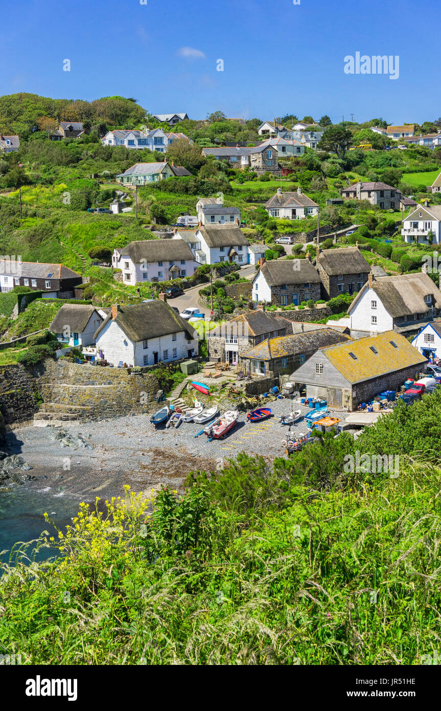 Cadgwith Cove Village UK, la península de Lizard, la costa de Cornwall, Inglaterra, Inglés aldeas en verano Foto de stock