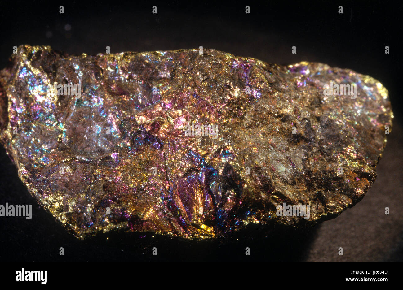 Las Piritas piritas de hierro o el oro del tonto, mineral con oro y plata  iridiscente brilla Fotografía de stock - Alamy