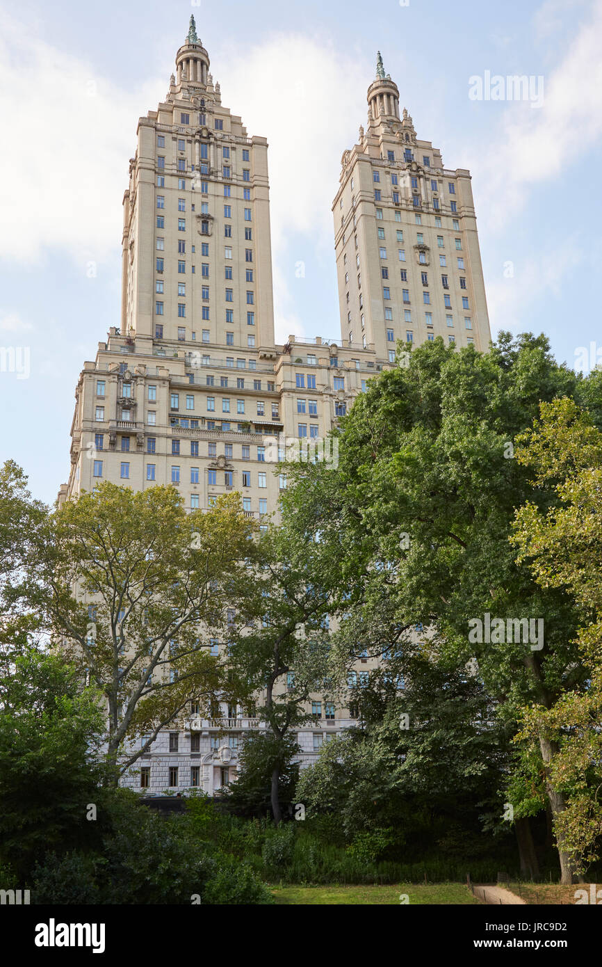La construcción de la fachada de San Remo, cerca de Central Park en Nueva York Foto de stock