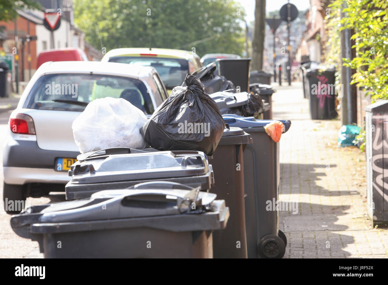 Rechazar la basura se acumula basura como Consejo de Birmingham recolectores de basura ir a la huelga. UK Agosto 2017 Foto de stock