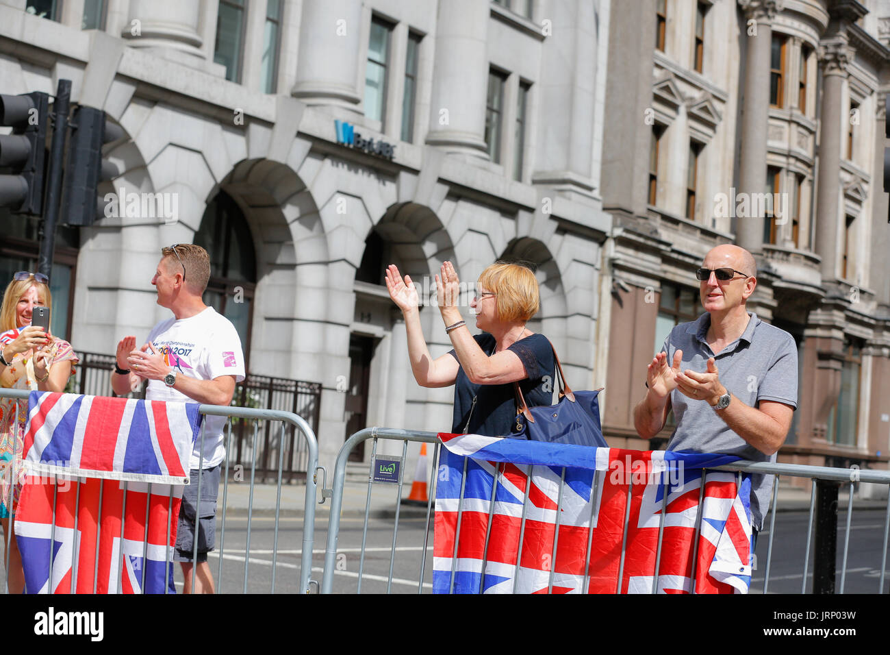 Stratford, Londres, Reino Unido. 6 de agosto de 2017. Campeonato del Mundo de Atletismo de la IAAF maratón del campeonato del mundo de domingo de agosto. corredores de todo el mundo están teniendo lugar en la maratón de la IAAF en Londres, Inglaterra, una vez más, está en el centro de eventos deportivos de clase mundial. Europa, Inglaterra, London Stratford evento deportivo Villa Olímpica 2017. mo farah última carrera. mens maratón iaaf 2017 LONDRES, 6 de agosto. Foto de stock