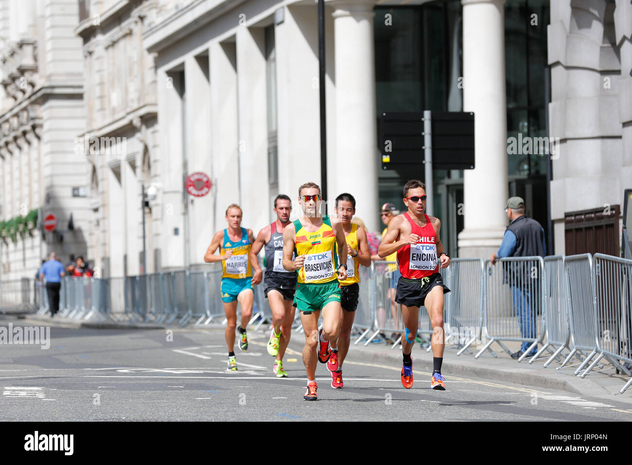 Stratford, Londres, Reino Unido. 6 de agosto de 2017. Campeonato del Mundo de Atletismo de la IAAF maratón del campeonato del mundo de domingo de agosto. corredores de todo el mundo están teniendo lugar en la maratón de la IAAF en Londres, Inglaterra, una vez más, está en el centro de eventos deportivos de clase mundial. Europa, Inglaterra, London Stratford evento deportivo Villa Olímpica 2017. mo farah última carrera. mens maratón iaaf 2017 LONDRES, 6 de agosto. Foto de stock